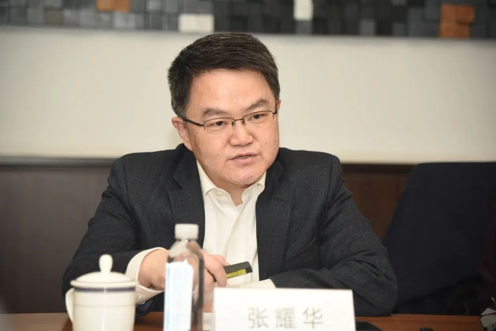 以科技创新为驱动,打造国际领先药企徐徕一行参观了上药信谊微生态