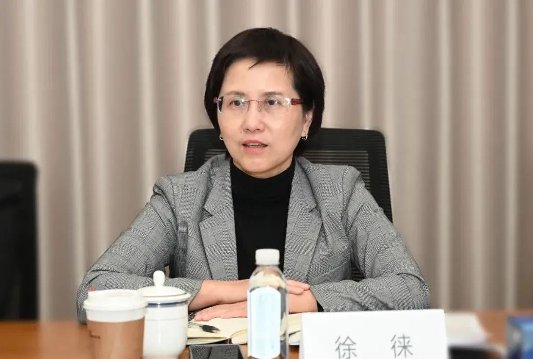 徐徕听取了上海医药的发展情况及质量管理工作汇报,对上海医药在打造