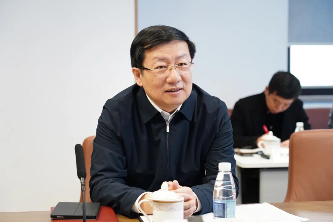 纪委书记白爱军,黄浦区副区长杨东升等陪同调研,上实集团董事长沈晓初